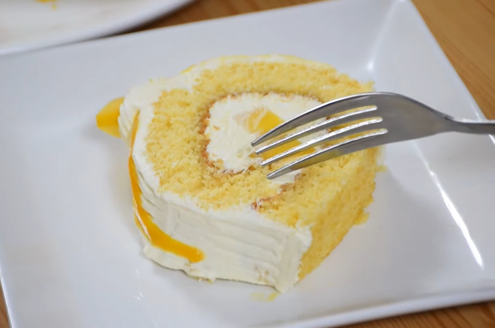 mango-swiss-roll-SLICE