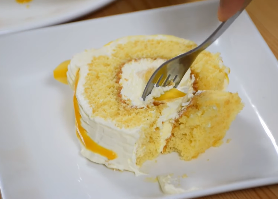 mango-swiss-roll piece