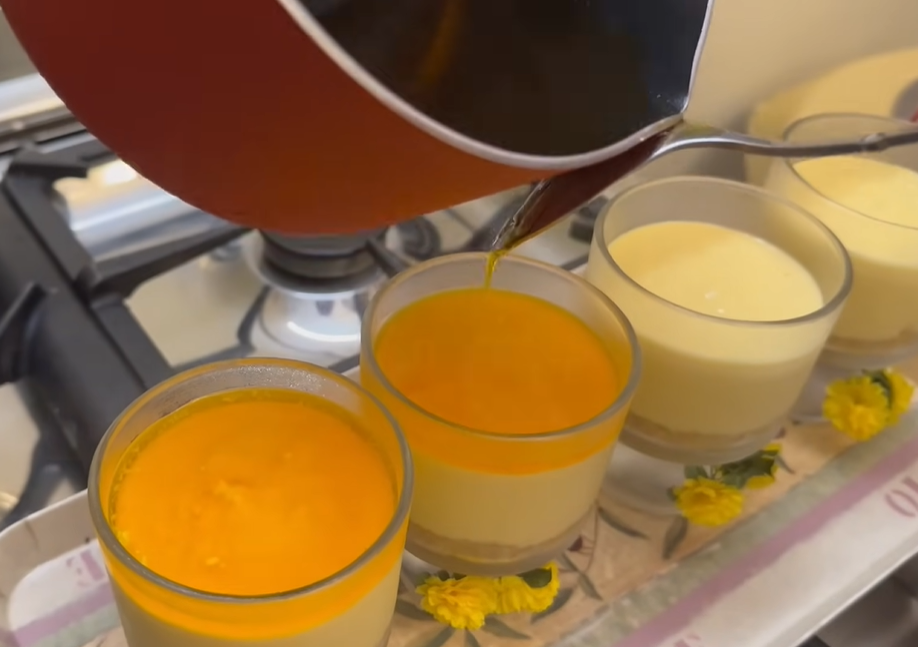 Add mango pulp on top of each mango dessert cup.