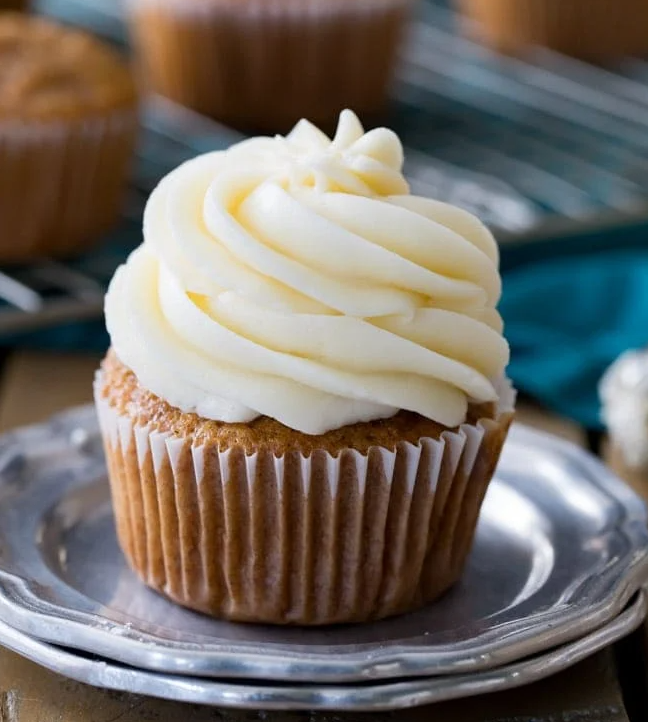 THE BEST CREAM CHEESE FROSTING RECIPE